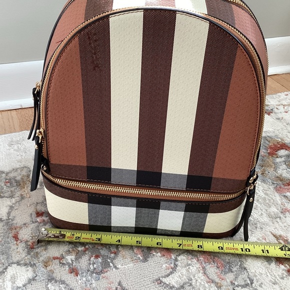 Classic Fashion backpack purse w/ matching wallet - Picture 10 of 13